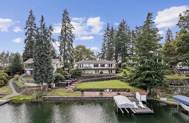 Private Lakefront Home near Seattle, Mt Rainier & Ocean Shores