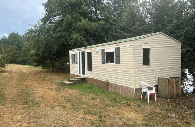 Private lakeside mobile home lac Beaumont
