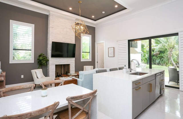 PRIVATE LAZY RIVER, 2 BEDS 2 BATHS, LOGAN WOODS, FURNISHED SEASONAL RENTAL