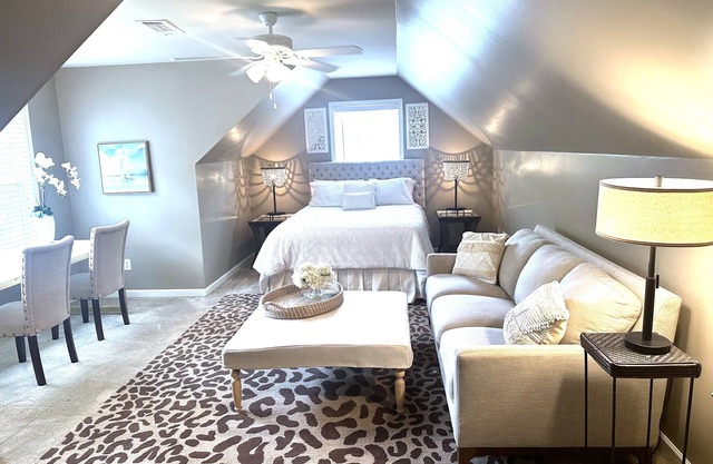 Private Luxury Suite 2 Bed 1 Bath w/LR and Kitchenette! Remote Workspace