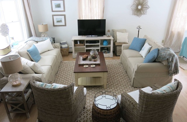 Private Meadow View Family Retreat - 4 BR, AC, Large Yard, Tennis, on Bike Path