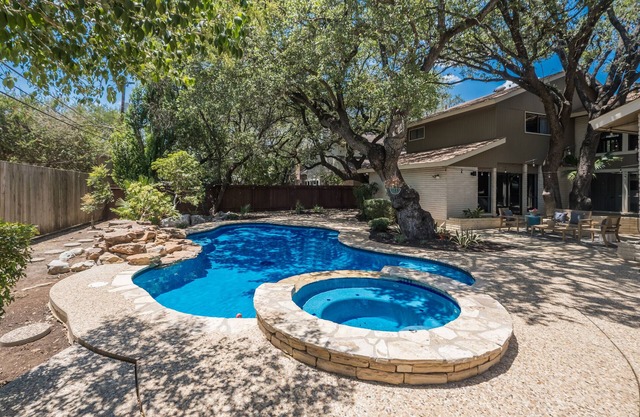 Private Mini-Resort & Oasis-Heated Pool & Spa-Golf-Pool Room-Game Room