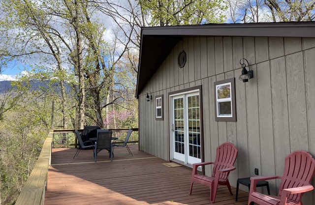 Private Mountaintop Cabin w/Views! (Pet Friendly)