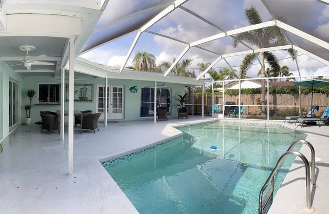 Private Pool, Beach 5min.King Master Suite Walk2 Pickle Ball & Golf