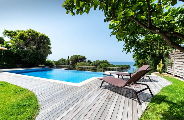 Private pool, sea views, just 300 m from the sandy beach