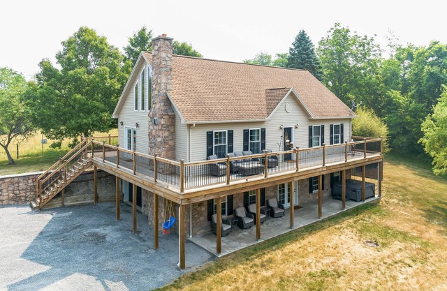 Private property + Hot tub + King bed + Game Room + Toy Room