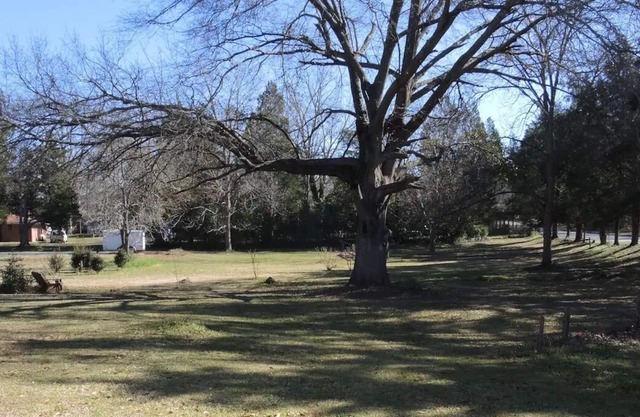 Private Queen Room Above Bakery