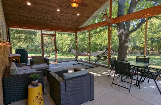 Private & quiet 🌲 O'Hare 8mi ✈️ D/T Chicago 22mi 🏙️