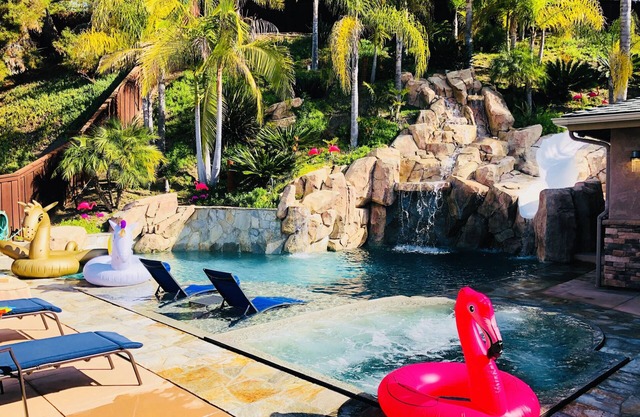 ✈Private Resort Home Giant Pool/Jacuzzi/HUGE Slide & Waterfall/Game Room!