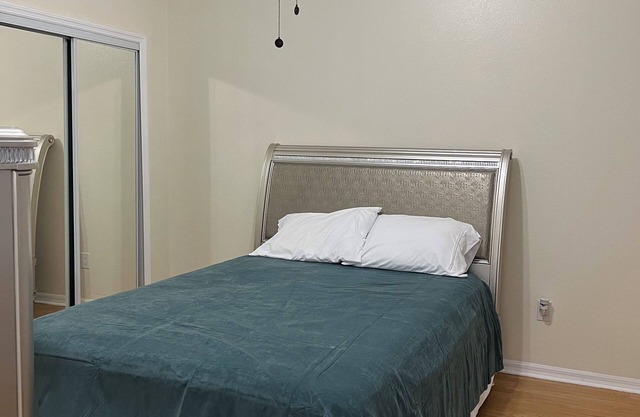 Private Room “A” with Private Full Bathroom in Central Tampa