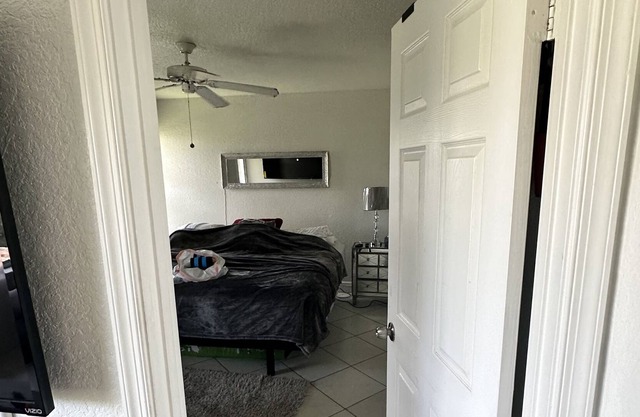 Private Room & BathRm shares living, dinning, kitchen areas and washing machine.