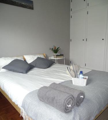 Private Room in Family Home with Pool