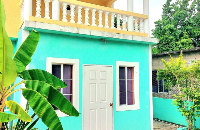 Private Studio at the colorful Villa Anita, modern and spacious. Orange Bay.