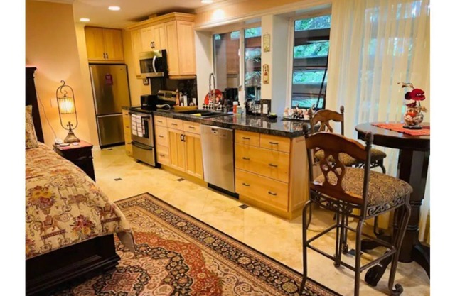 Private studio, gated house, Seattle-Bellevue.