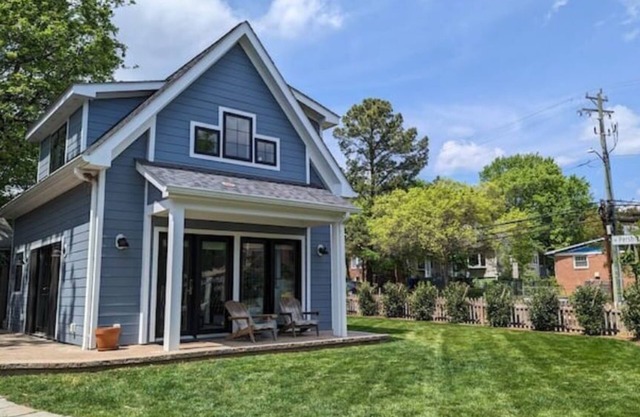 Private Sunny Cottage with King Bed + Yard/Patio