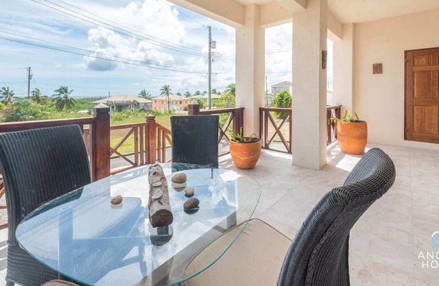 Private Sunset Patio + In-Home Gym near NikkiBeach