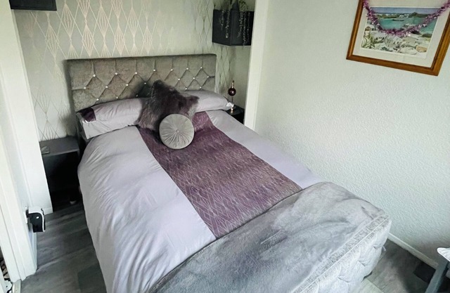Private Tranquil One Bedroom Lodge With Parking and Outdoor Space. Pet Friendly!