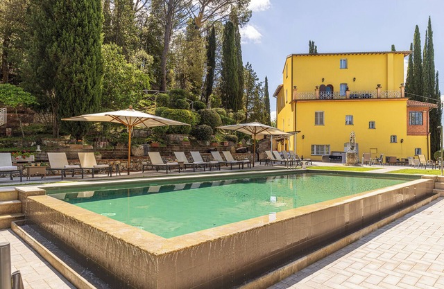 PRIVATE TUSCAN VILLA WITH HEATED SWIMMING POOL - JACUZZI SPA - SAUNA - EVENTS
