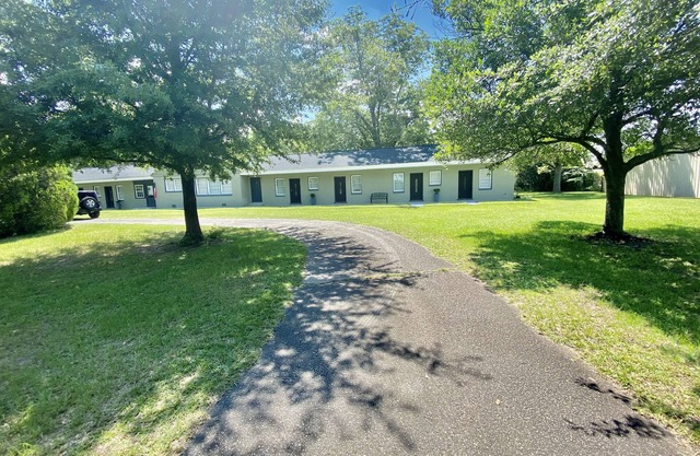 Private Villa 5 min to Perry Fair Grounds, Eateries, Cafe, Shops & Locale Music.