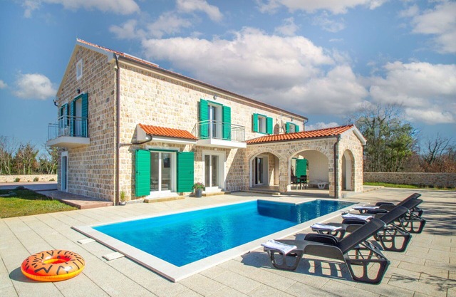 Private Villa with A/C, private pool, WIFI, TV, terrace, pets allowed, panoramic view, parking