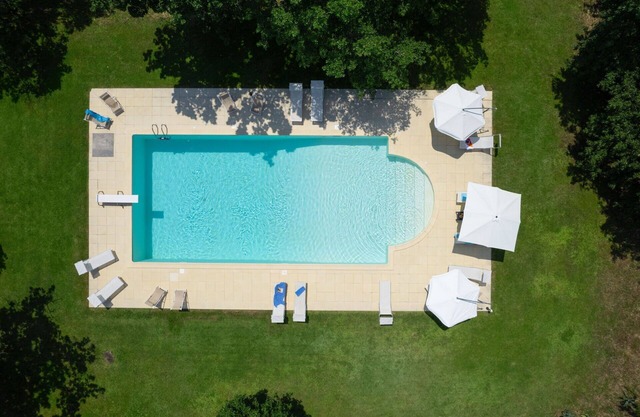 Private Villa with hot tub, WIFI, private pool, TV, pets allowed, parking, close to Montepulciano