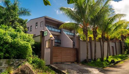 Private Villa with Pool by CliffHanger Villas