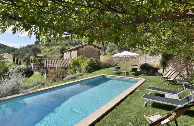 Private Villa with WIFI, private pool, A/C, TV, terrace, panoramic view, parking, close to Lucca