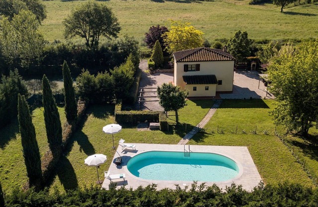 Private Villa with WIFI, private pool, A/C, patio, panoramic view, parking, close to Montepulciano