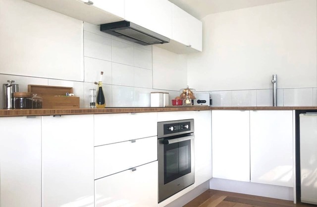 Private warm suite in sunny Christchurch City home