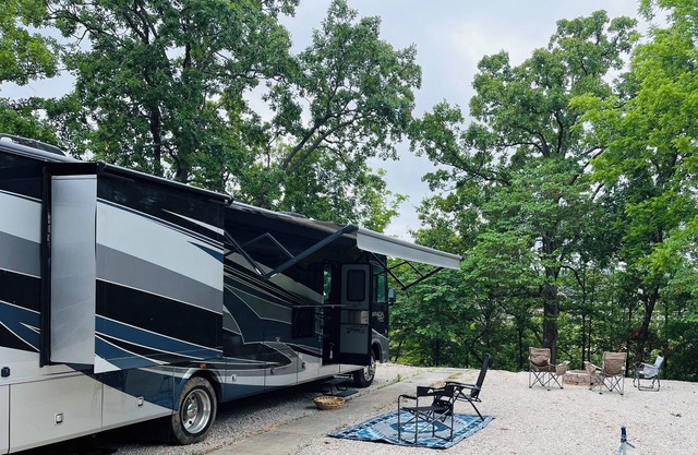 Private Waterfront Glamping RV