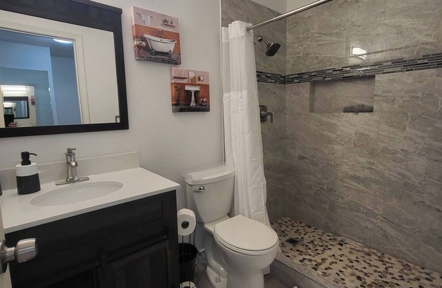 Privet Studios separate entry and full kitchen we are conveniently located