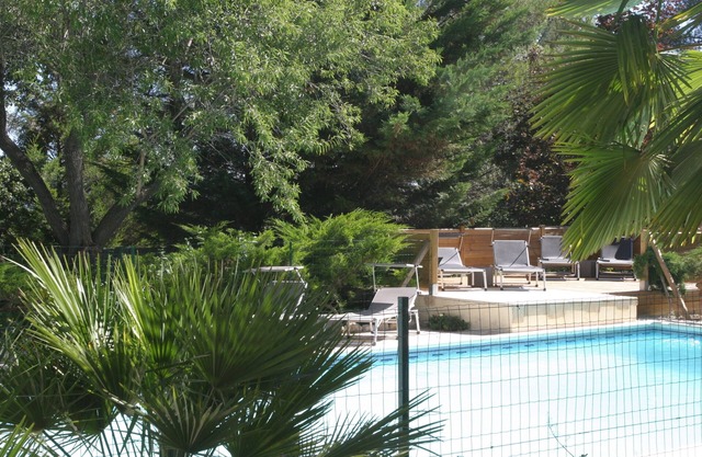 Promotion -10% last minutes Gite in a property with trees and swimming pool.