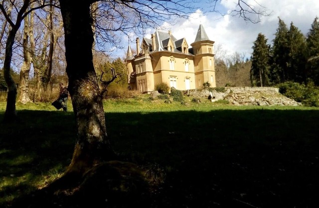 Property at the gates of Carcassonne, in a century-old park