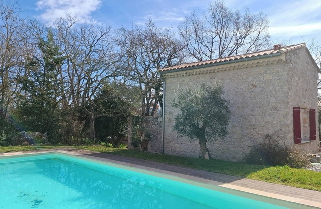 Provencal Mazet under the oaks
