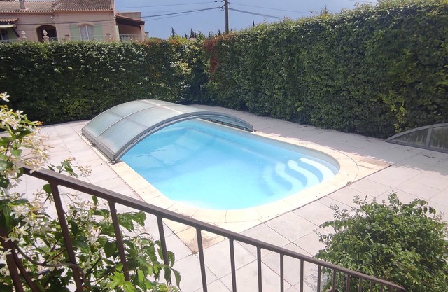 Provence house with indoor swimming pool