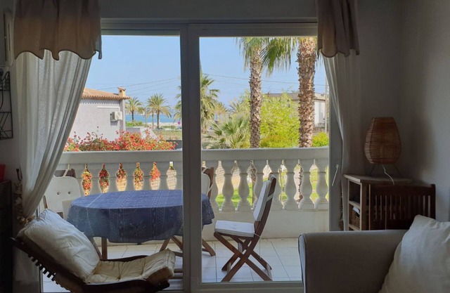 Provence modern 3 rooms seaview apart on the beach. Air Conditioned. Car park