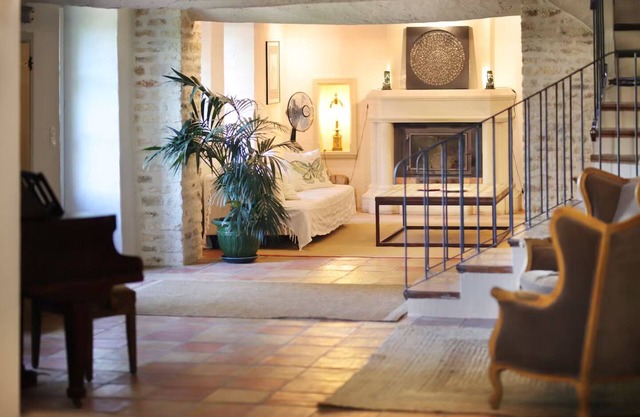 Provincial Country Home in the Heart of Luberon: A Dream Retreat in Provence