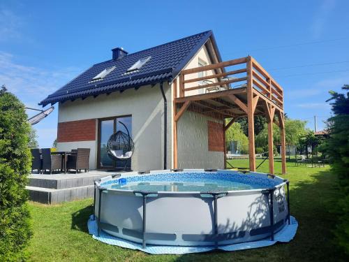 Przy jeziorze - domek na Kaszubach z balią