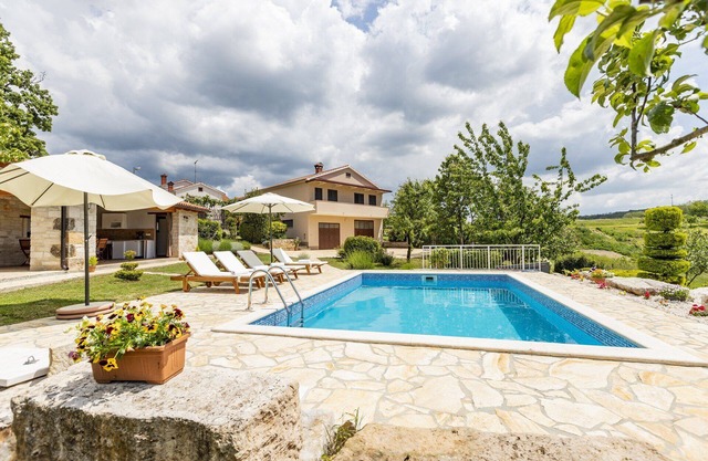 Pure relaxation - country house with pool