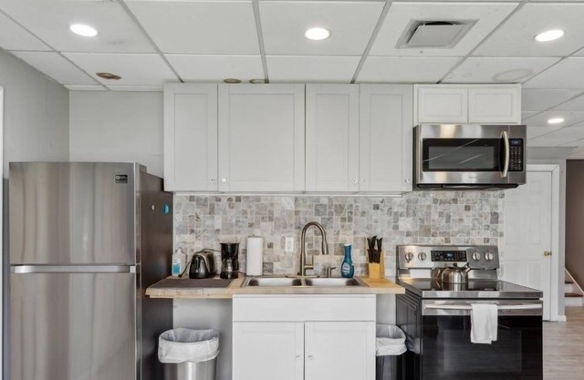 Putnam Valley Estate 1BR - Hot Tub Sauna Firepit by RedAwning