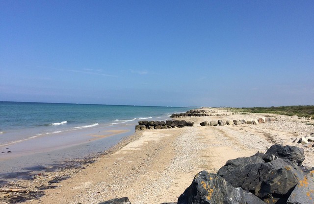 Quai Ouest: 2/4p rental 100m from Goldbeach beach