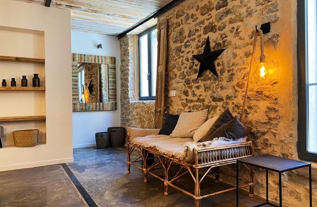 Quaint 2-Bedroom in Valbonne Village