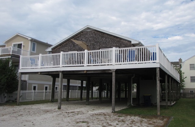 Quaint 3 bedroom, 2 bath, beach house located one block from the beach.