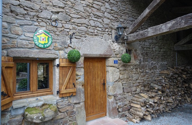 Quaint 3 bedroom French country cottage