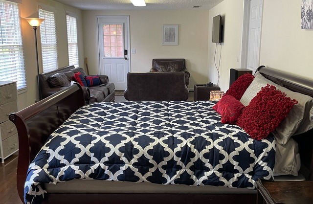 Quaint and Tranquil- Ideal for business consultants or visitors for KSU games.