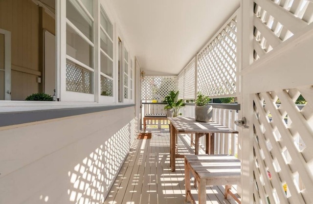 Quaint & Cosy 1 Bedroom Apartment in Queenslander.