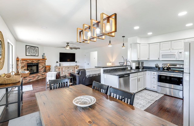 Quaint Flagstaff Condo w/Balcony ~ 6 Mi to Dtwn!