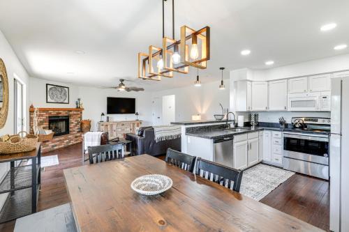 Quaint Flagstaff Condo with Balcony about 6 Mi to Dtwn!