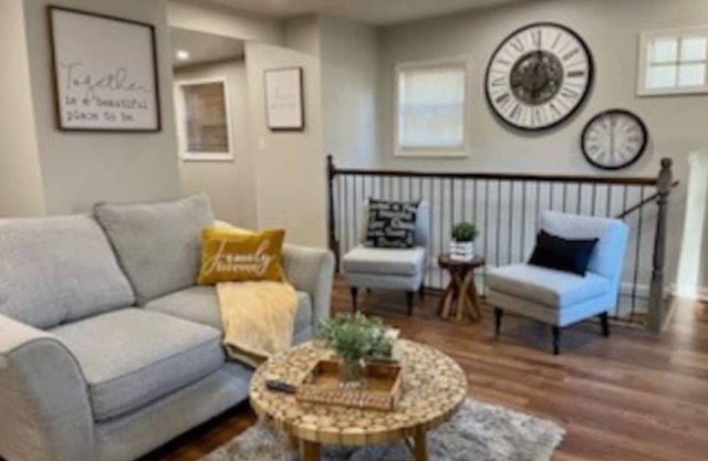 Quaint home in a quiet neighborhood! Near airport!