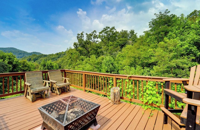 Quaint Lenoir Cabin w/ Mountain Views & Fire Pits!